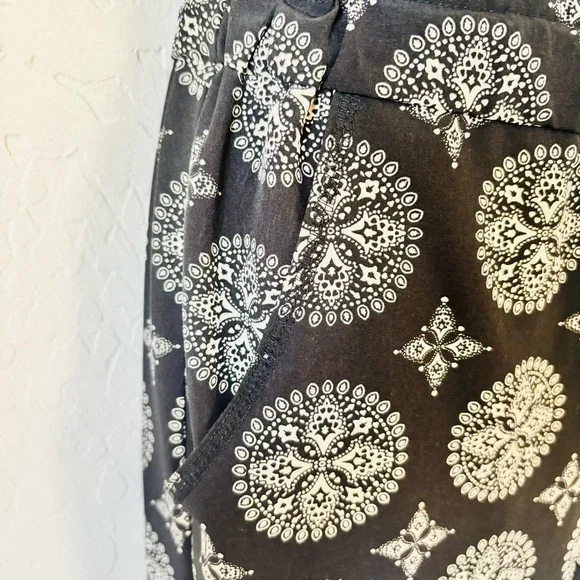 Aeropostale Black and Gray Jumpsuit with Tapered‎ Leg - Picture 4 of 12